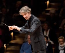 Raphael Haeger conduz concerto