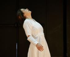 Cláudia Abreu imersa no universo de Virginia Woolf