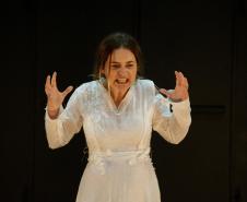 Cláudia Abreu imersa no universo de Virginia Woolf