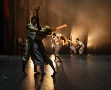 Balé Teatro Guaíra na coreografia "Anima - Imensidão Adentro"