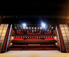 Vista a partir do palco no auditório Bento Munhoz da Rocha Neto, conhecido como Guairão