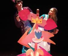 Espetáculo teatral Alice no país das maravilhas