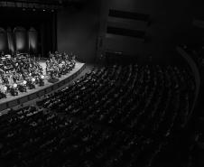 Orquestra no palco do Guairão