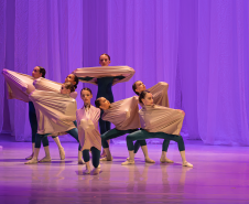 Espetáculo "Crisálida", em parceria com Balé Teatro Guaíra nas coreografias