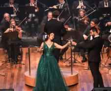 Carmen Monarcha com a Camerata Antiqua de Curitiba