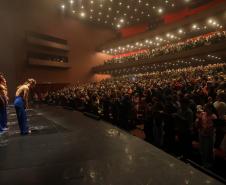 Apresentação do Balé Teatro Guaíra, espetáculo "Contraponto".  