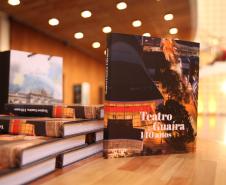 Lançamento do livro sobre os 140 anos do Teatro Guaíra reuniu mais de 400 pessoas. 