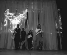 Peça "Daqui Ninguém Sai" estreia  no Teatro Guaíra e é sucesso de público  