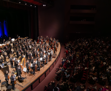 Orquestra Sinfônica do Paraná abre temporada 2025 no palco do auditório Bento Munhoz da Rocha 