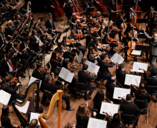 Orquestra Sinfônica do Paraná abre temporada 2025 no palco do auditório Bento Munhoz da Rocha 