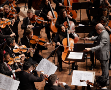 Orquestra Sinfônica do Paraná abre temporada 2025 no palco do auditório Bento Munhoz da Rocha 
