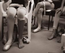 Alunas da EDTG aprendem a costurar as próprias sapatilhas