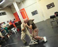Ensaio do espetáculo  "Gregor - uma jornada patética" pela G2 Cia de Dança Teatro Guaíra  