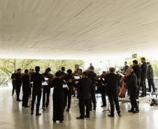 Concerto da Orquestra Sinfônica do Paraná no Museu Oscar Niemeyer é sucesso de público