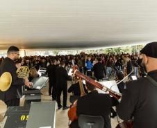 Concerto da Orquestra Sinfônica do Paraná no Museu Oscar Niemeyer é sucesso de público