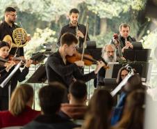 Concerto da Orquestra Sinfônica do Paraná no Museu Oscar Niemeyer é sucesso de público