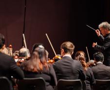 Com regência do holandês Vincent de Kort, Orquestra Sinfônica do Paraná encanta Curitiba