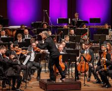Com regência do holandês Vincent de Kort, Orquestra Sinfônica do Paraná encanta Curitiba