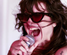 Uyara Torrente lança show-cênico com músicas inéditas no Teatro Guaíra