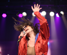 Uyara Torrente lança show-cênico com músicas inéditas no Teatro Guaíra