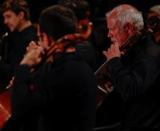 Fundada em 28 de maio de 1985, a Orquestra Sinfônica do Paraná comemora em 2025, quatro décadas de história, talento e emoção