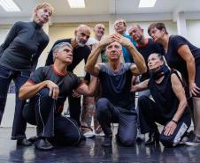 Elenco de “Gregor – uma odisseia patética”, nova peça do G2 que estreia nesta semana