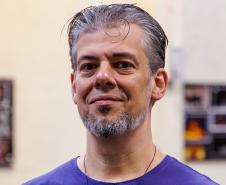 Andrei Moscheto, diretor e dramaturgo que está a frente de “Gregor – uma odisseia patética”, nova peça do G2 Cia. de Dança que estreia nesta semana