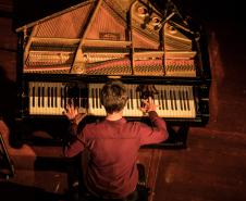 Rock ao Piano celebra os 50 anos de 1975 no Guairinha