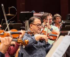 Fundada em 28 de maio de 1985, a Orquestra Sinfônica do Paraná comemora em 2025, quatro décadas de história, talento e emoção