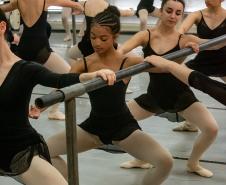 Ex-aluna do Guaíra, primeira bailarina do Philadelphia Ballet retorna para aula especial