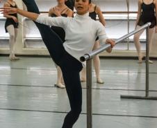 Ex-aluna do Guaíra, primeira bailarina do Philadelphia Ballet retorna para aula especial
