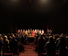 Daqui Ninguém Sai - Teatro de Comédia do Paraná