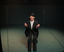 Estreia de espetáculo do G2 Cia. de Dança lota teatro e emociona o público