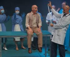 Estreia de espetáculo do G2 Cia. de Dança lota teatro e emociona o público