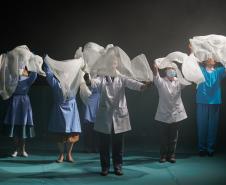 Estreia de espetáculo do G2 Cia. de Dança lota teatro e emociona o público