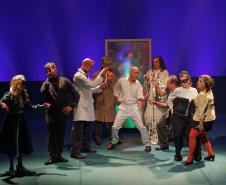 Estreia de espetáculo do G2 Cia. de Dança lota teatro e emociona o público