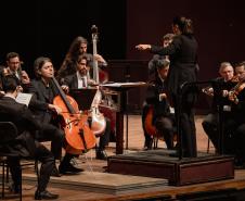 Quase 2 mil pessoas estiveram presentes para a apresentação da Orquestra Sinfônica do Paraná neste domingo, que trouxe obras de Robert Schumann e Béla Bartók.