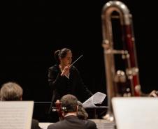 Quase 2 mil pessoas estiveram presentes para a apresentação da Orquestra Sinfônica do Paraná neste domingo, que trouxe obras de Robert Schumann e Béla Bartók.