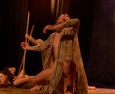 Companhia curitibana EF Jazz estreia “Corpo Seco” no palco do Guairinha