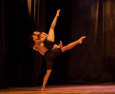 Companhia curitibana EF Jazz estreia “Corpo Seco” no palco do Guairinha