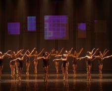 ALGO/RITMO: novo espetáculo da Escola de Dança Teatro Guaíra  lotou todas as sessões. 