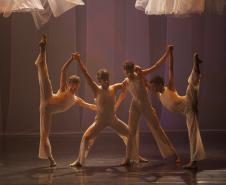 ALGO/RITMO: novo espetáculo da Escola de Dança Teatro Guaíra  lotou todas as sessões. 