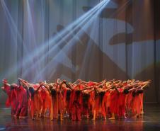ALGO/RITMO: novo espetáculo da Escola de Dança Teatro Guaíra  lotou todas as sessões. 