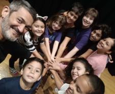 Centro Cultural Teatro Guaíra e Biblioteca Pública firmam parceria para curso de teatro para crianças