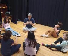 Centro Cultural Teatro Guaíra e Biblioteca Pública firmam parceria para curso de teatro para crianças