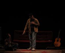 Espetáculo “Lado B” entra em nova temporada no Teatro José Maria Santos