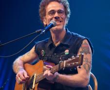 Guairão recebe "Nando Reis- Voz e Violão" em apresentação acústica