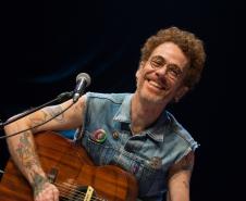 Guairão recebe "Nando Reis- Voz e Violão" em apresentação acústica