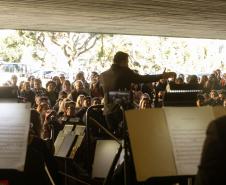  A Orquestra Sinfônica do Paraná retorna no vão-livre do Museu Oscar Niemeyer (MON) concerto gratuito da série "OSP no Museu Oscar Niemeyer – Mostly Mozart".