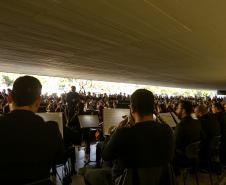  A Orquestra Sinfônica do Paraná retorna no vão-livre do Museu Oscar Niemeyer (MON) concerto gratuito da série "OSP no Museu Oscar Niemeyer – Mostly Mozart".
